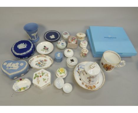 Various items of ceramic, to include Limoges, Minton, Aynsley, and Kaiser, boxes and covers, Wedgwood Jasperware, etc.
