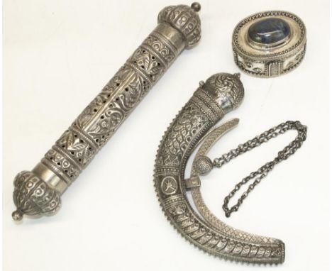 Omani talahiq white metal gunpowder flask/powder horn, curved design with hammered and wirework decoration, 16cm, Omani white
