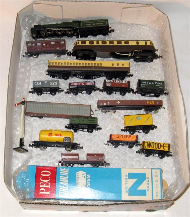 GRAHAM FARISH N Gauge a Kit Built Railcar, Wagons and Points 1404 GWR Green 460