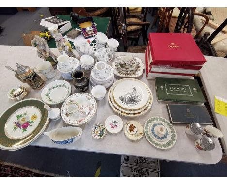 Mixed porcelain and china to include Spode, Royal Worcester, Wedgwood, Royal Doulton, Queens, Aynsley etc 