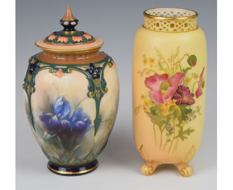 Hadleys Worcester covered vase and a Royal Worcester blush ivory vase, tallest 15cm