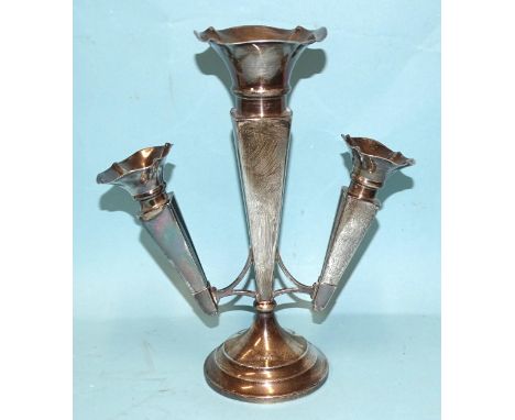 A George V silver three-fluted epergne on loaded circular base, 24cm high, Sheffield 1918, maker JD/WD, total weight ___11.2o