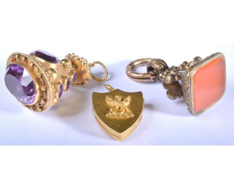An Etruscan style amethyst and yellow metal seal fob, the major amethyst to base and with eight collet set stones to the rais
