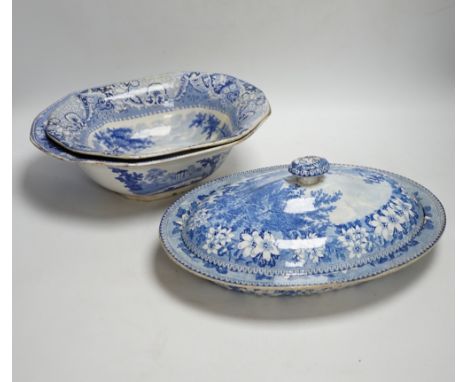 A 19th century Abbotsford pattern blue and white tureen and cover, various dishes and a collection of early Worcester tea and
