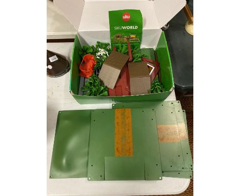 A BOXED SIKUWORLD STARTER SET- FARMER NO. 5601, PLEASE NOTE THERE IS NO TRACTOR AND TRAILER 