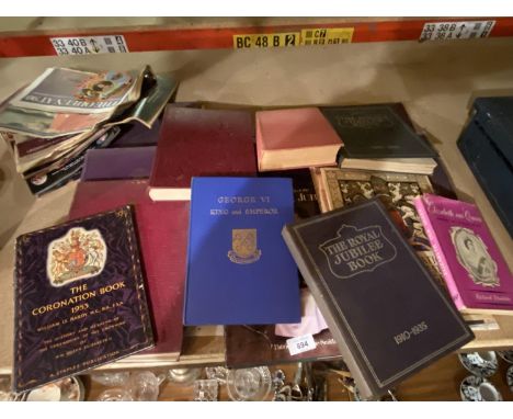 A LARGE AMOUNT OF VINTAGE ROYALTY RELATED BOOKS TO INCLUDE, THE CORONATION BOOK 1953, THE CORONATION OF KING GEORGE V1 AND QU