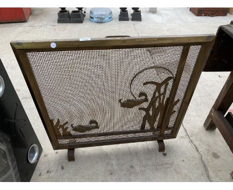 A DECORATIVE BRASS FIRE SCREEN DEPICTING FISH 