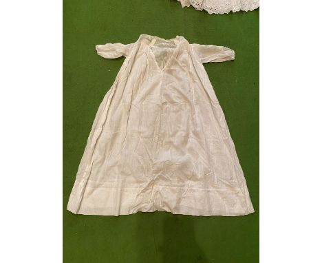 A QUANTITY OF VINTAGE CHILDREN'S LINEN CLOTHES TO INCLUDE DRESSES, ETC 