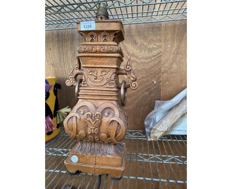 A DECORATIVE CARVE TREEN TABLE LAMP 