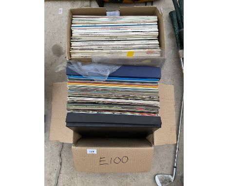 A LARGE COLLECTION OF VINTAGE LP RECORDS 