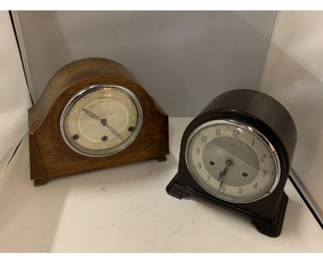 AN ENFIELD MANTEL CLOCK TOGETHER WITH AN OAK CASED BENTIMA MANTEL CLOCK 