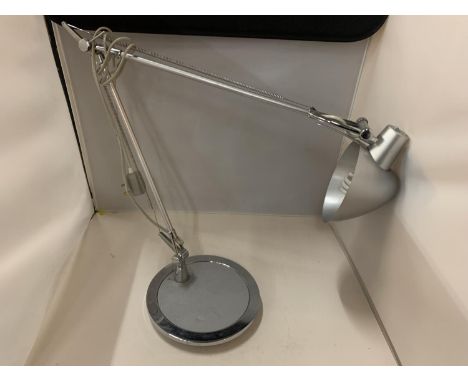 A HEAVY CHROME BASED ANGLE POISE DESK LAMP 