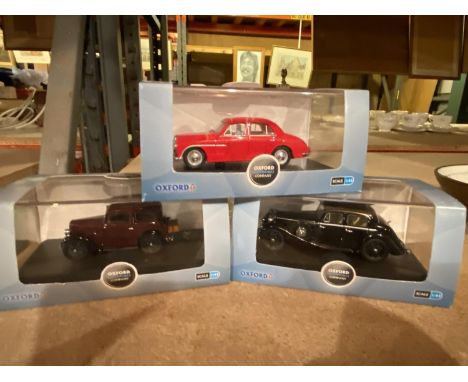 THREE BOXED OXFORD DIE CAST MODELS TO INCLUDE A SCALE 1:43 BLACK JAGUAR, AN AUSTIN RUBY SALOON AND A RED MGZA MAGNETTE 