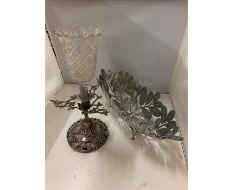 TWO ITEMS OF WHITE METALWARE TO INCLUDE A LARGE LEAF DESIGN FRUIT BOWL, LENGTH 47CM, HEIGHT 16CM, WIDTH 17CM, FURTHER ORNATE 