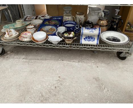 AN ASSORTMENT OF CERAMIC ITEMS TO INCLUDE BOWLS, CUPS AND SAUCERS AND PLATES ETC 