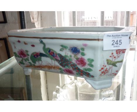 Chinese famille rose porcelain planter