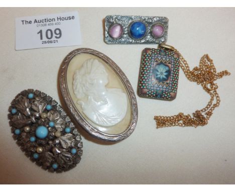 Vintage brooches and other jewellery