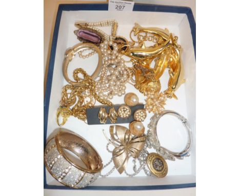 Gold tone vintage 1970s-80s kitsch jewellery