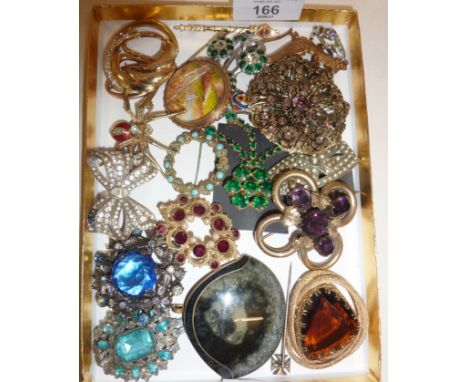 Vintage and antique costume jewellery, brooches, etc.