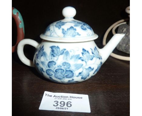Chinese Guang Xu blue and white teapot