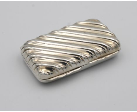  An Elizabeth II silver snuff box Da-mar Silverware, London, 1977, of rectangular form with rounded corners and wrythen desig