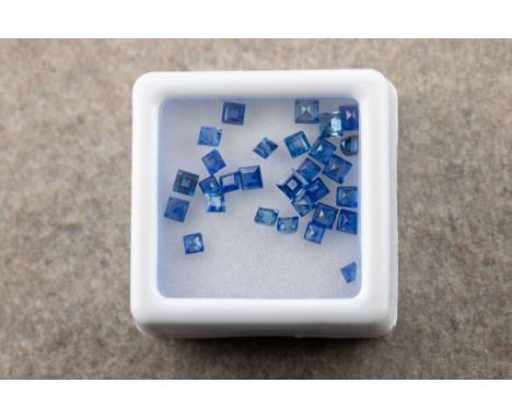  A parcel of loose sapphires various sizes of square step-cut blue sapphires totalling approximately 3.28cts. 
