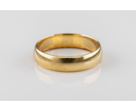  A 9ct gold plain barrel wedding band size K«. (tested) 