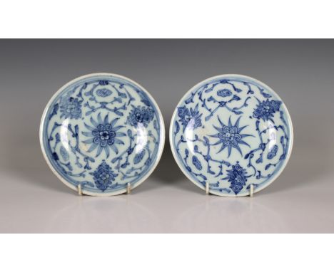  A near pair of Chinese blue &amp; white porcelain dishes having central flower decoration, seal mark to bases,14.8cm. diamet