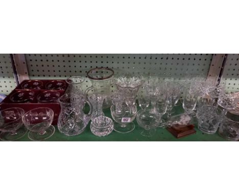 SHELF OF GLASSWARE INCL; BOXED GLASSES, SHIP IN A BOTTLE ETC