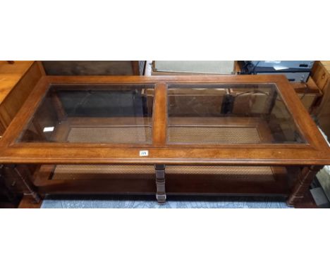 WOODEN &amp; BEVELLED GLASS TOP COFFEE TABLE WITH SHELF UNDER &amp; CARVED LEGS, 50" X 20".  MODERN BRASS EFFECT FREE STANDIN