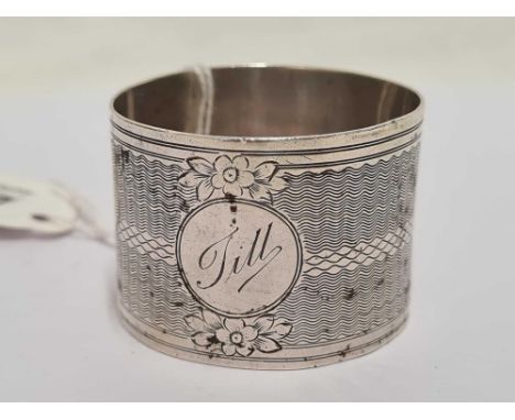HEAVY ENGINE TURNED SILVER NAPKIN RING BY EDWARD BARNARD &amp; SONS, LONDON 1917 