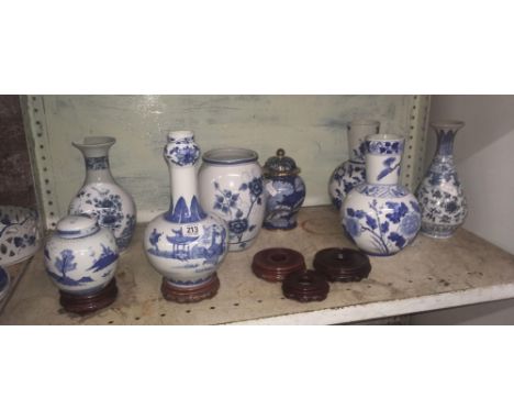 SHELF CONTAINING BLUE &amp; WHITE VASES &amp; A GINGER POT