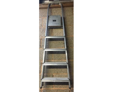 ALUMINIUM DECORATORS STEP LADDER