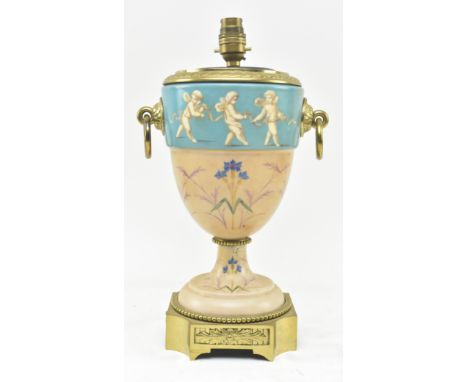 A Victorian late 19th century Neoclassical inspired hand painted ceramic &amp; gilt metal desk table lamp light. The lamp hav