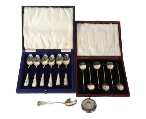 A group of silver items, to include a cased set of silver bean-end coffee spoons, a set of 6 silver teaspoons, a single silve