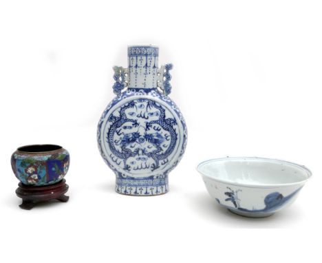 A group of three Chinese items, comprising a blue and white moon flask vase, with twin handles, 21.5cm high,&nbsp; a blue and