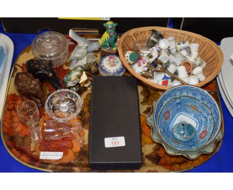 TRAY OF CERAMIC THIMBLES ETC