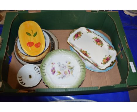 BOX CONTAINING QUANTITY OF CERAMIC DISHES