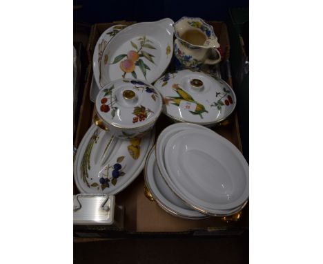 QUANTITY OF ROYAL WORCESTER EVESHAM PATTERN DINNER WARES INCLUDING VARIOUS CASSEROLE DISHES AND COVERS AND SERVING DISHES
