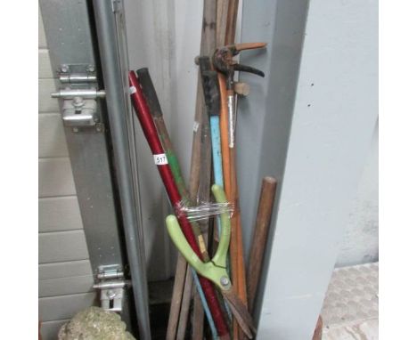 A quantity of garden tools