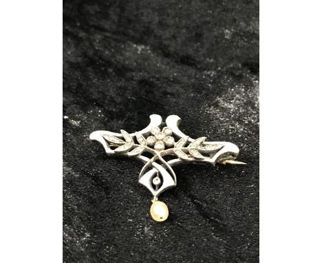 BEAUTIFUL ANTIQUE ENAMELLED DIAMOND AND PEARL BROOCH
