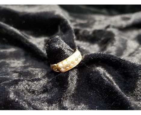 18CT PEARL AND DIAMOND CLUSTER RING