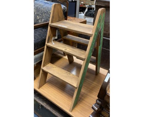 WOOD CHAMPAGNE STEP LADDER