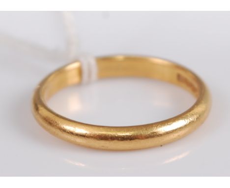 A 22ct gold wedding band, 4.6g, size R.Some light surface scratches.Hallmarks are clear.
