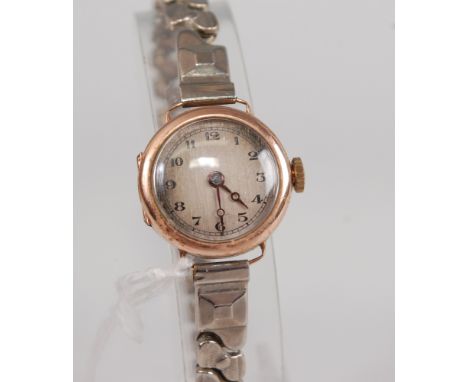 A vintage ladies 9ct gold cased mechanical wrist watch having unsigned silvered dial, case dia. 22mm on replacement expanding