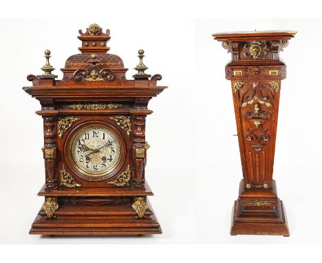 STOCKUHR/BRACKET CLOCK AUF PASSENDER SÄULE,Manuf Lenzkirch, Historismus Epoche, Neorenaissance (1865 bis 70), Eiche, architek
