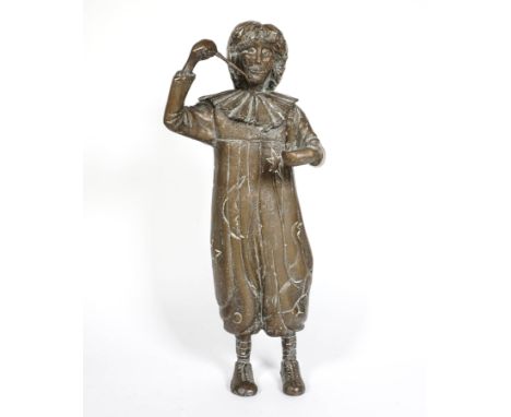 LAMCHÉ, Wolfgang (*1947 Hamm, arb. Ennigerloh), Bronzedunkel patiniert, stehender Clown, Seifenblasen machend, sign., dat. 19