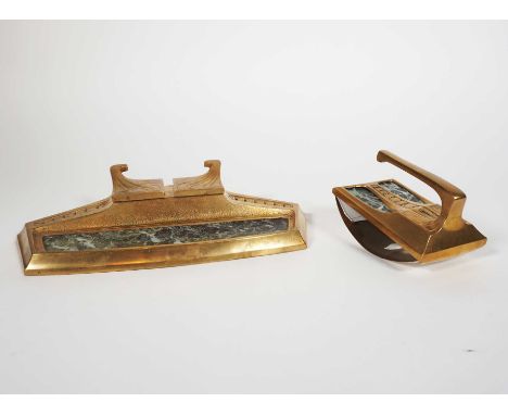TINTENFAß/ LÖSCHWIEGE, Jugendstil-Epoche,Bronze poliert, trapez- bzw. rechteckige Grundform, Aussparung für Marmor, 1x dort S