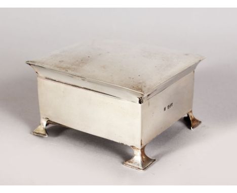 AN ART DECO SILVER CIGARETTE CASE, on bracket feet, Chester, 1913 4in long