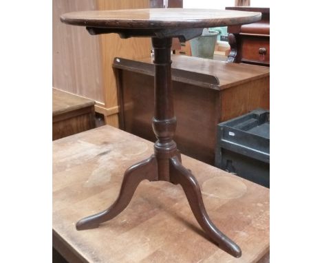 A small oak side table on tripod legs 52cmD